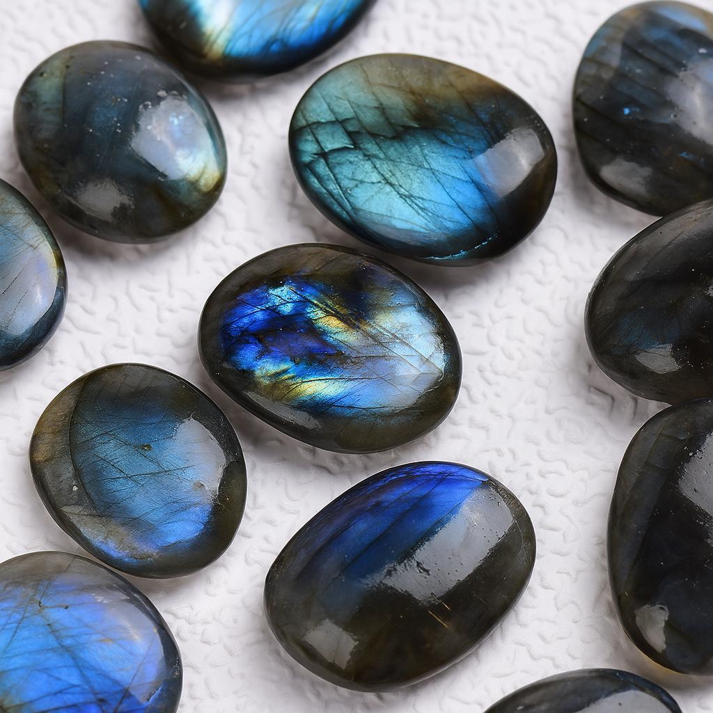 Labradorite Teardrop Pendant Necklace – Natural Crystal Protection Amulet for Intuition, Transformation & Inner Strength