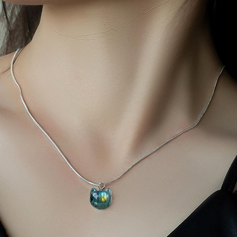 Mystic Cat Charm – Labradorite Crystal Pendant for Intuition & Protection